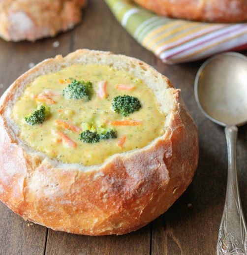 Суп в хлебе: так вкусно, что можно съесть с тарелкой!